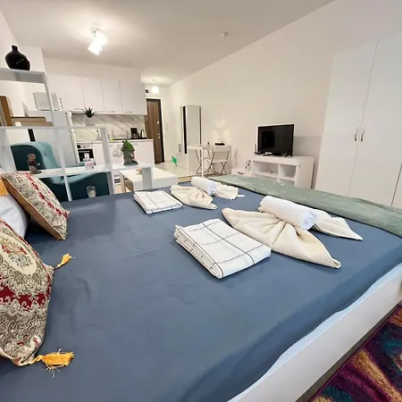 Santorini Modern And Cosy Near Unss And Nsa W Wifi Lejlighed *